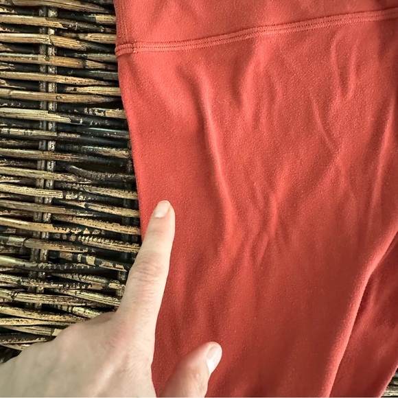 Lululemon Align Crop *21" size 6 assumed color Cayenne - Picture 6 of 10